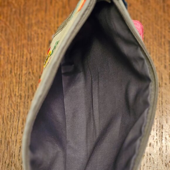 Traditional Korean Embroidered Ramie Moshi Wildflower Makeup Bag. Hand Made. - Picture 3 of 5